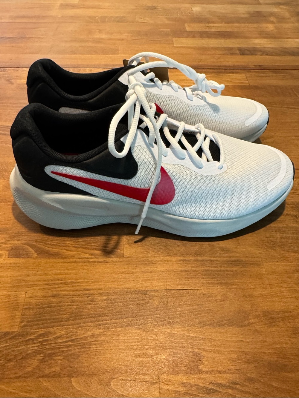 Nike Revolution 7 Sneakers Shoes NEW NWT Men’s Size 10 Fire Red White Black